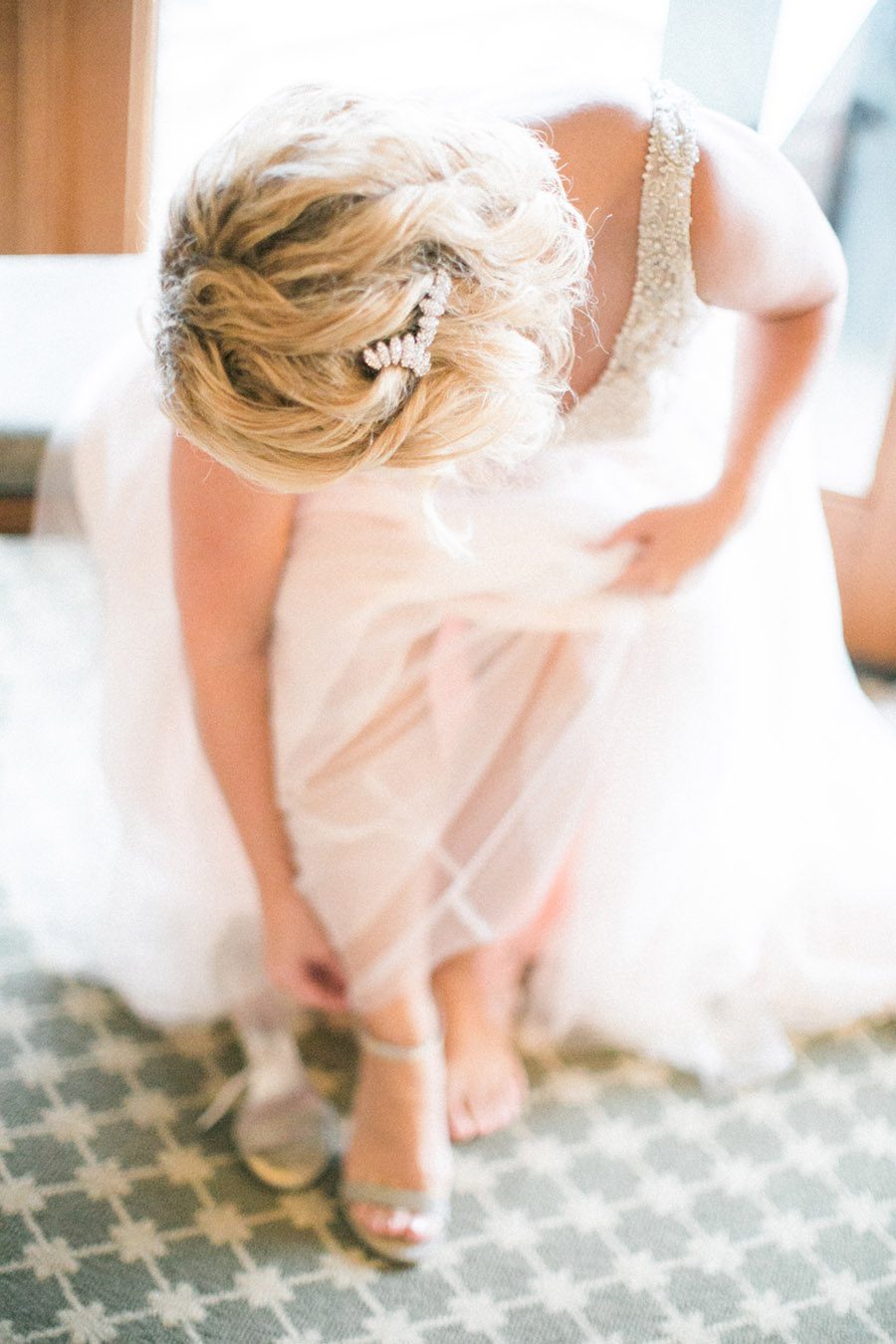 lake geneva bride, lake geneva wedding photographers, grand geneva wedding, grand geneva wedding photos, carly mccray photography, blush bride